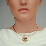 Daphine Agathe chocker necklace in gold with Lapis Lazuli