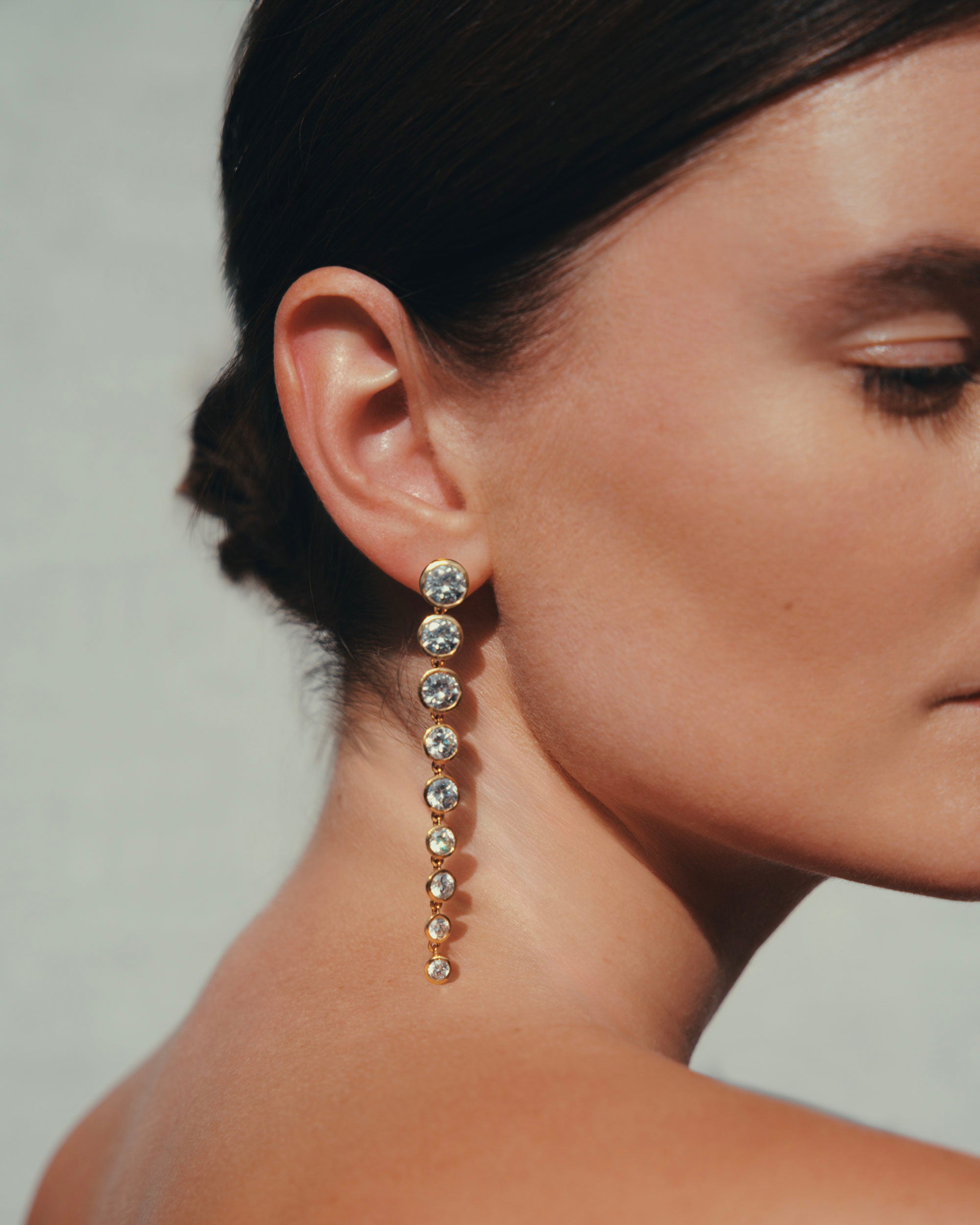 Daphine Cleo earrings in gold with zirconia stones